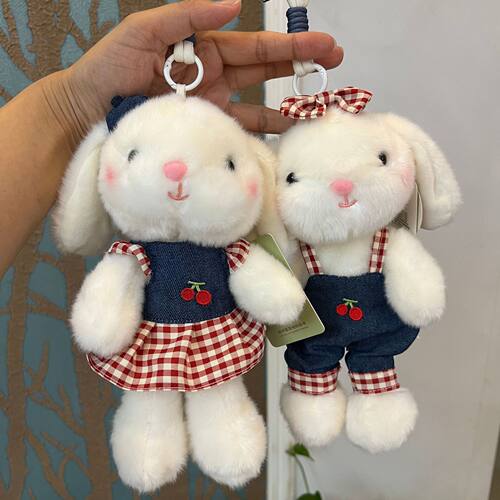 毛绒玩具可爱樱桃小兔子牛仔格子裙公仔玩具包包挂饰玩偶钥匙扣挂