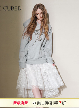 周雨彤同款CEE CUBED灰色玫瑰铆钉连帽卫衣白色蓬蓬蕾丝半裙新款