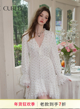 ELLIGIOI银色爱心荷叶边v领长袖蕾丝拼接设计感连衣裙25春季新款