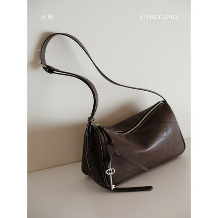 南风Chio2nd 幸福之门超纤小方包极简复古棕皮法棍包包女单肩斜挎