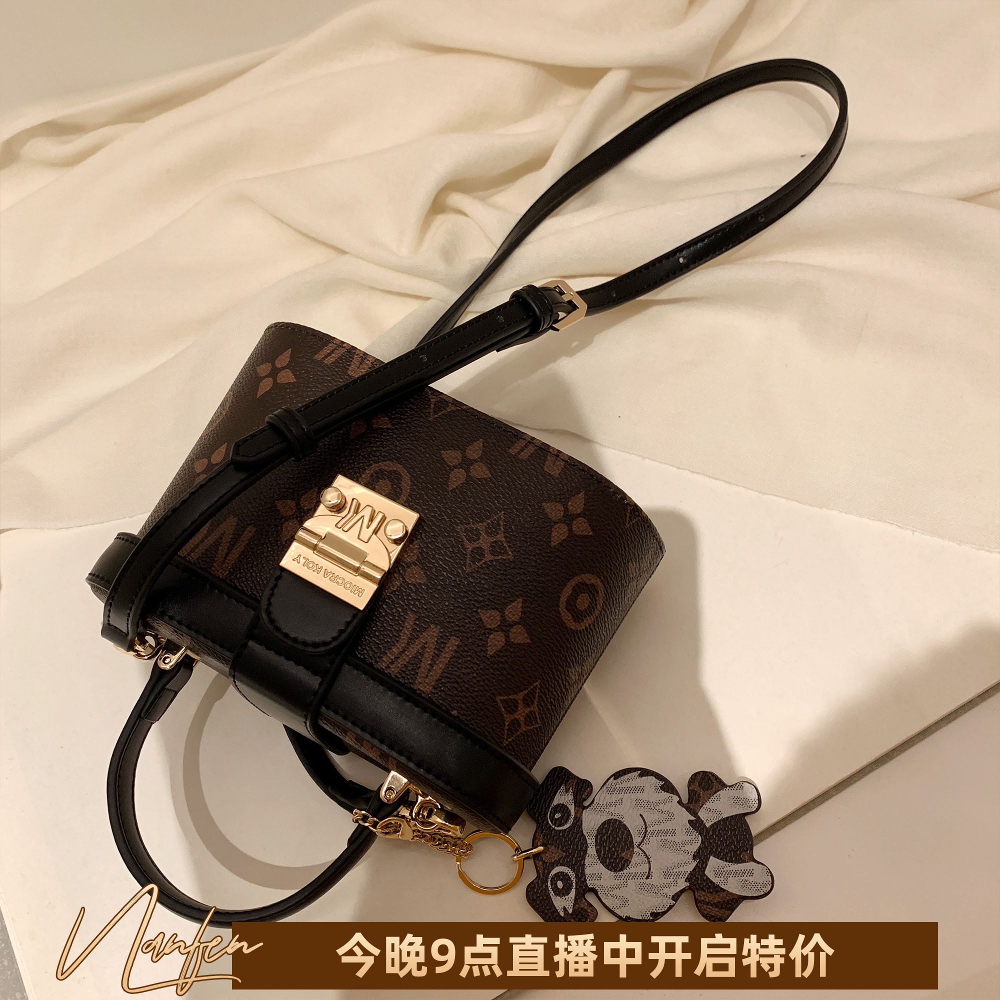 法国miocra koly 小mk手提水桶包包2020新款潮女包百搭单肩斜挎包