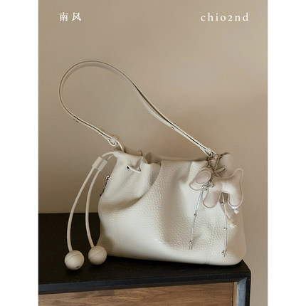 南风Chio2nd 荔枝纹抽绳托特包包女士2026新款通勤大包单肩斜挎包