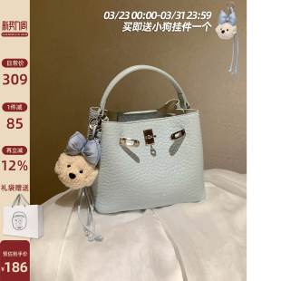 春季 2026新款 荔枝纹手提斜挎包 雾春诗序水桶包包女款 南风Chio2nd