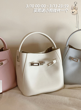 南风Chio2nd 荔枝纹水桶包包女士2026新款高级感通勤手提包斜挎包