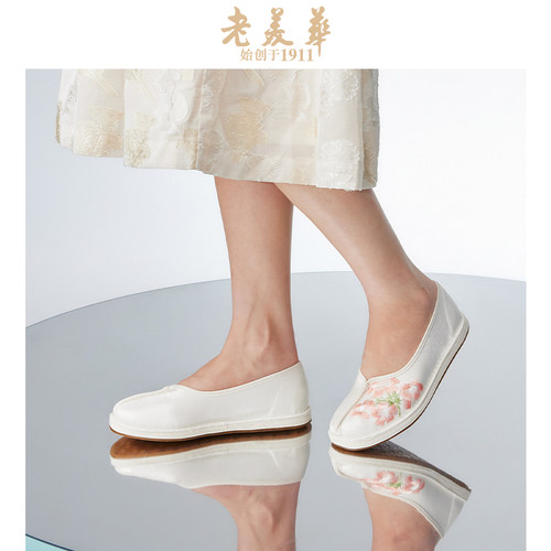 老美华女士汉服绣花布鞋女