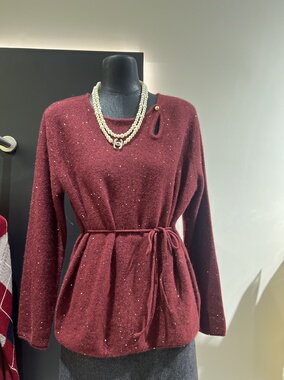 LILI深圳秋冬保暖圆领短款慵懒气质实穿收腰针织新娘红色毛衣上衣