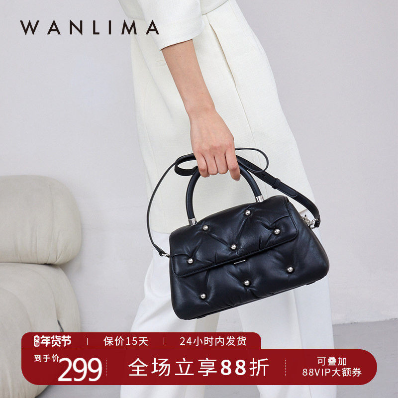 万里马新款铆钉软羊皮羽绒包绗缝菱格女包手提单肩斜跨质感小方包