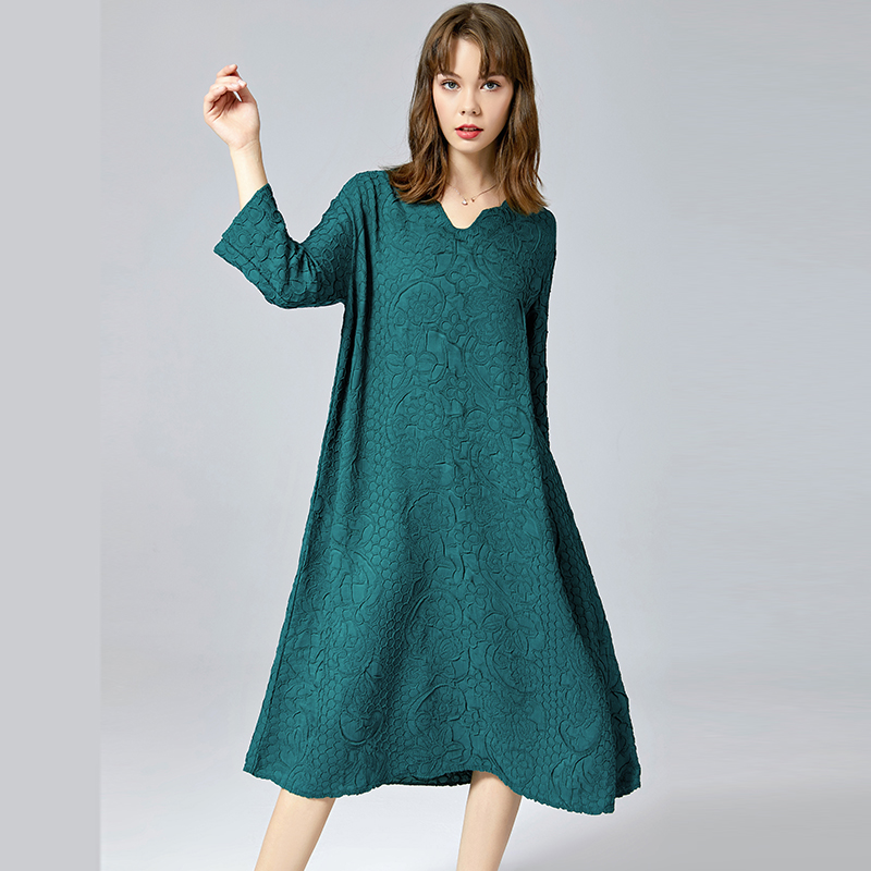 绣花v领遮肚中年妈妈褶皱连衣裙