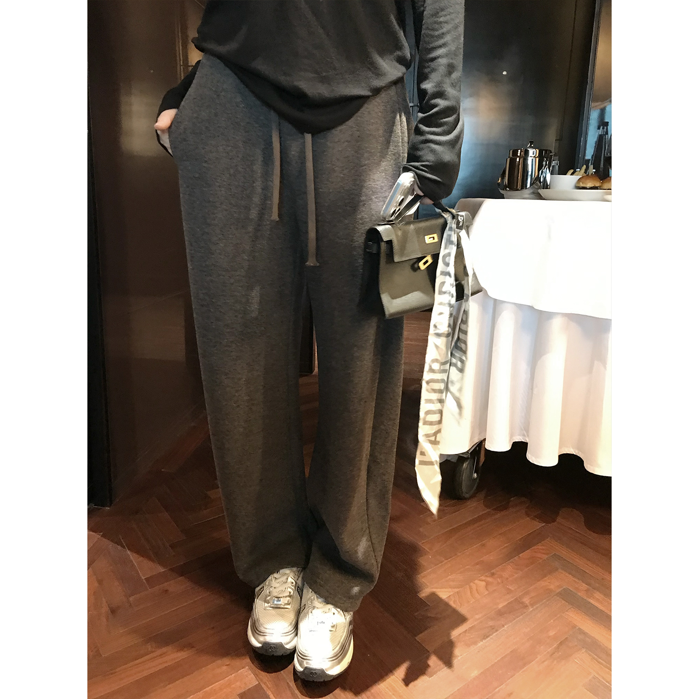 蚕丝羊毛抽绳高腰加绒弯刀裤