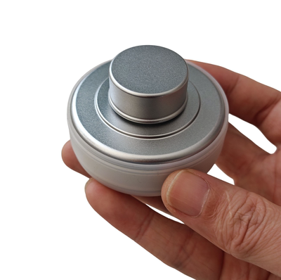 铝合金材质、有防烫硅胶套。