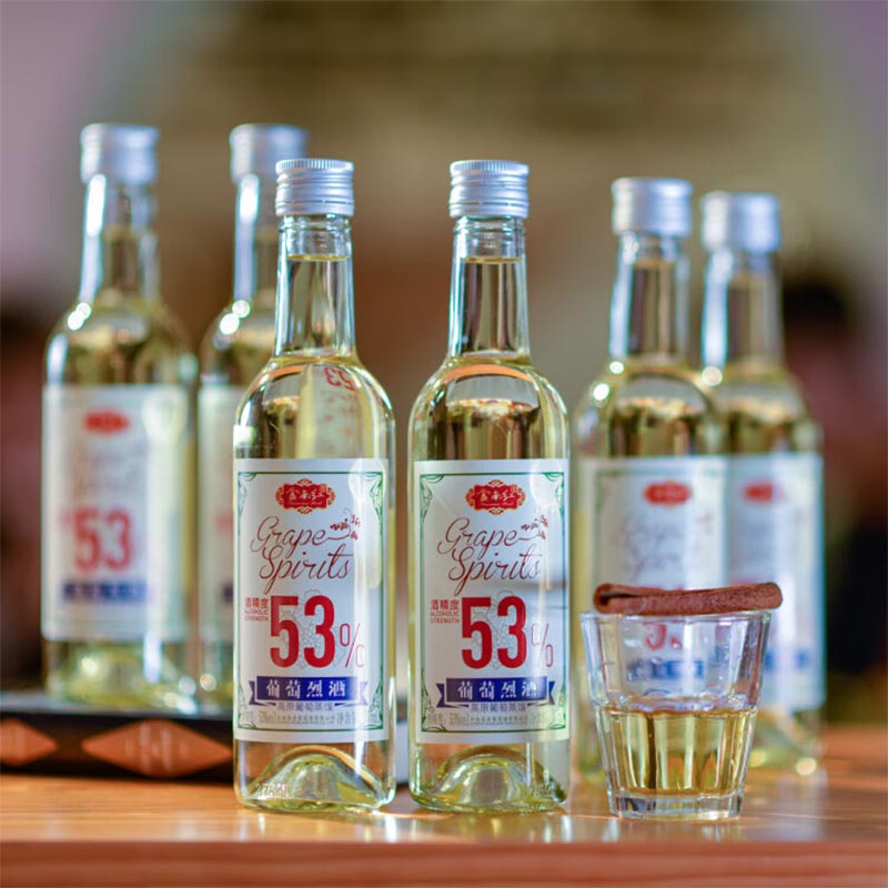 云南红葡萄烈酒53度75度云南弥勒一元一度高度葡萄酒葡萄蒸馏酒
