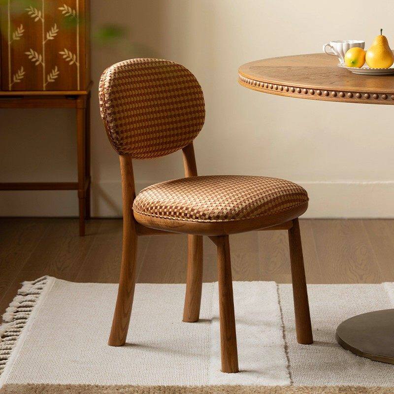 中复古风贝果餐椅实木布艺靠背软包高端级家用客厅化妆胡桃单椅子