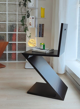 北欧Z字椅轻奢家用餐椅中古实木现代简约设计师创意异形靠背凳子