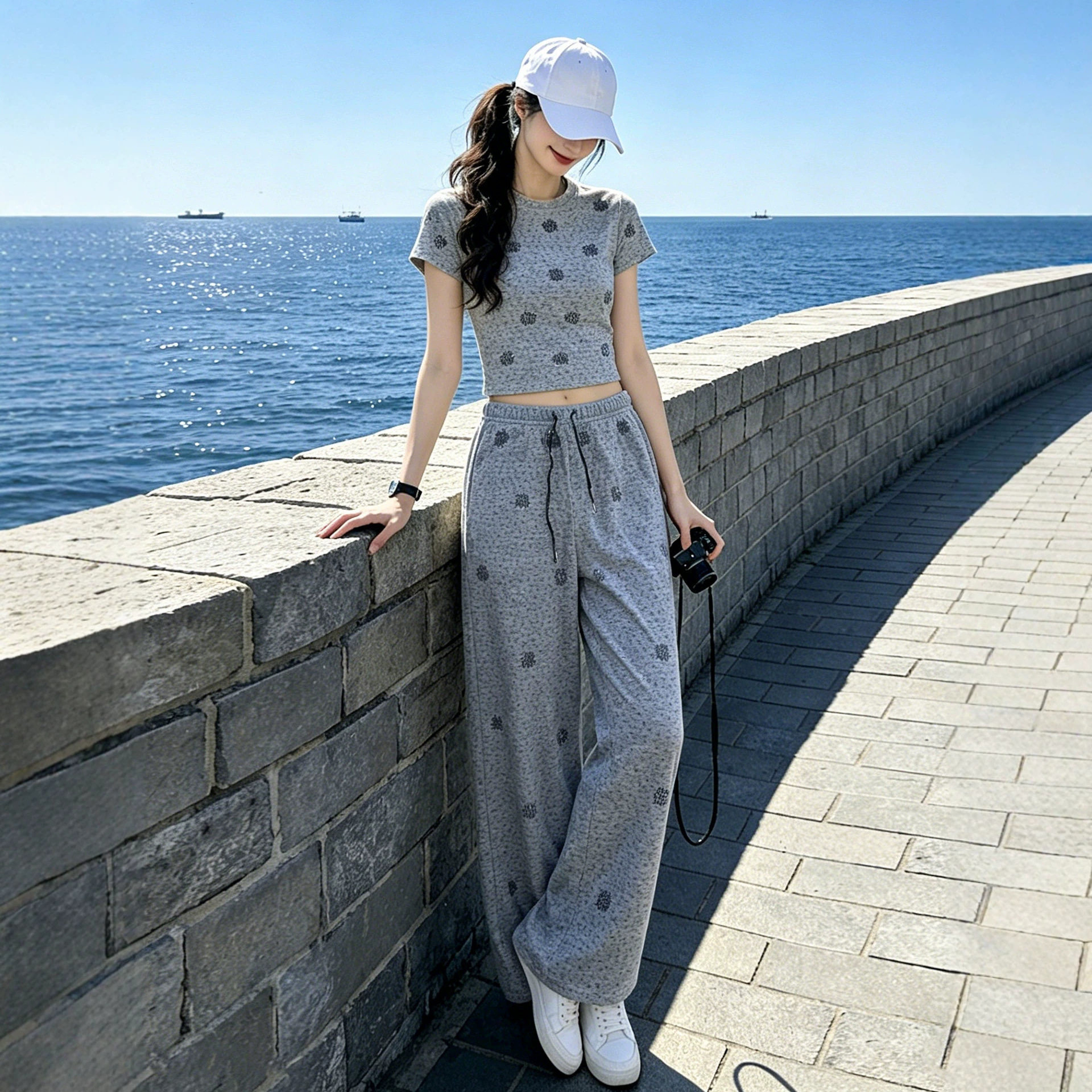 小个子休闲运动套装女夏季修身显瘦欧货烫钻短款T恤阔腿裤两件套