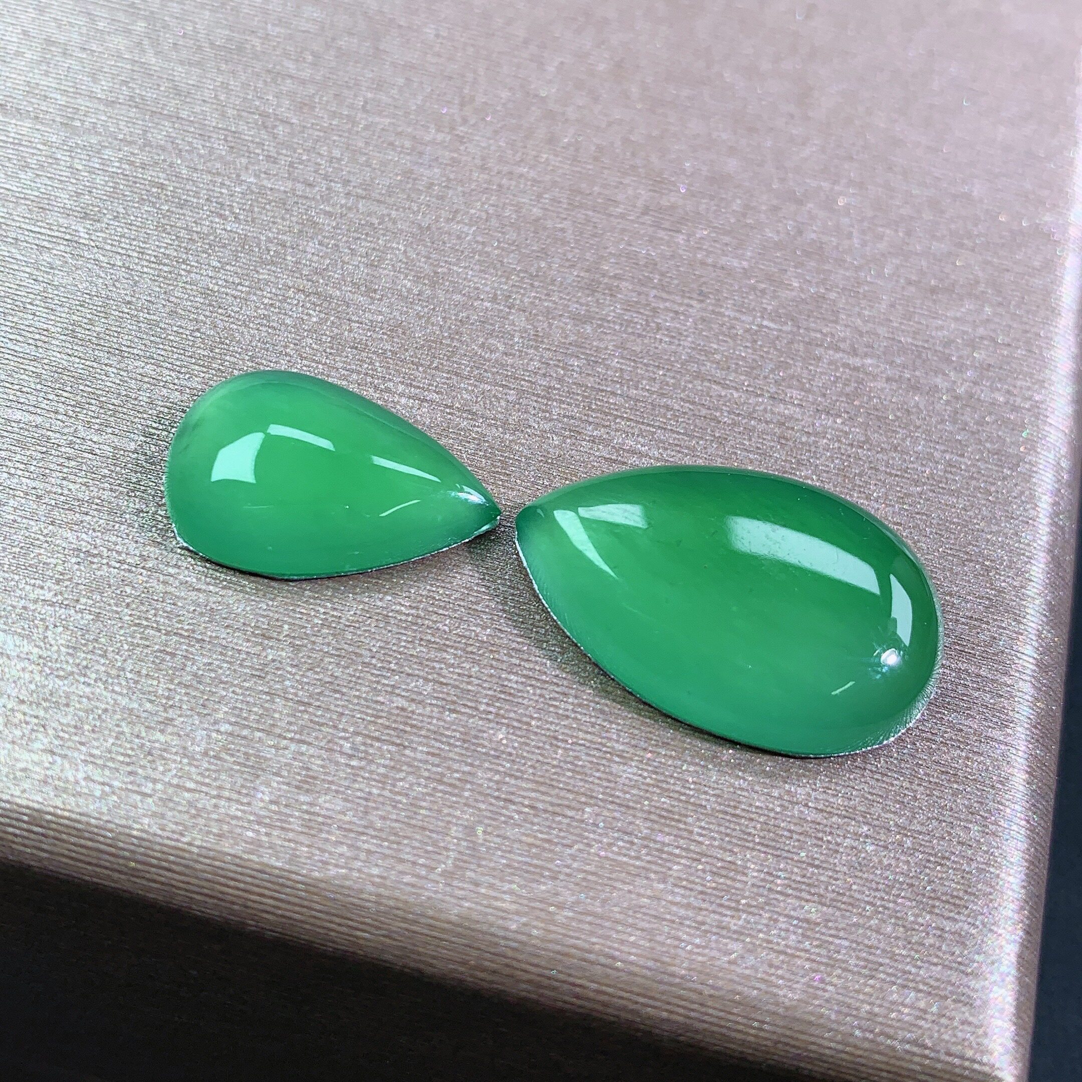 缅甸天然A货翡翠冰种阳绿水滴蛋面裸石 翡翠玉石戒面送证书保真