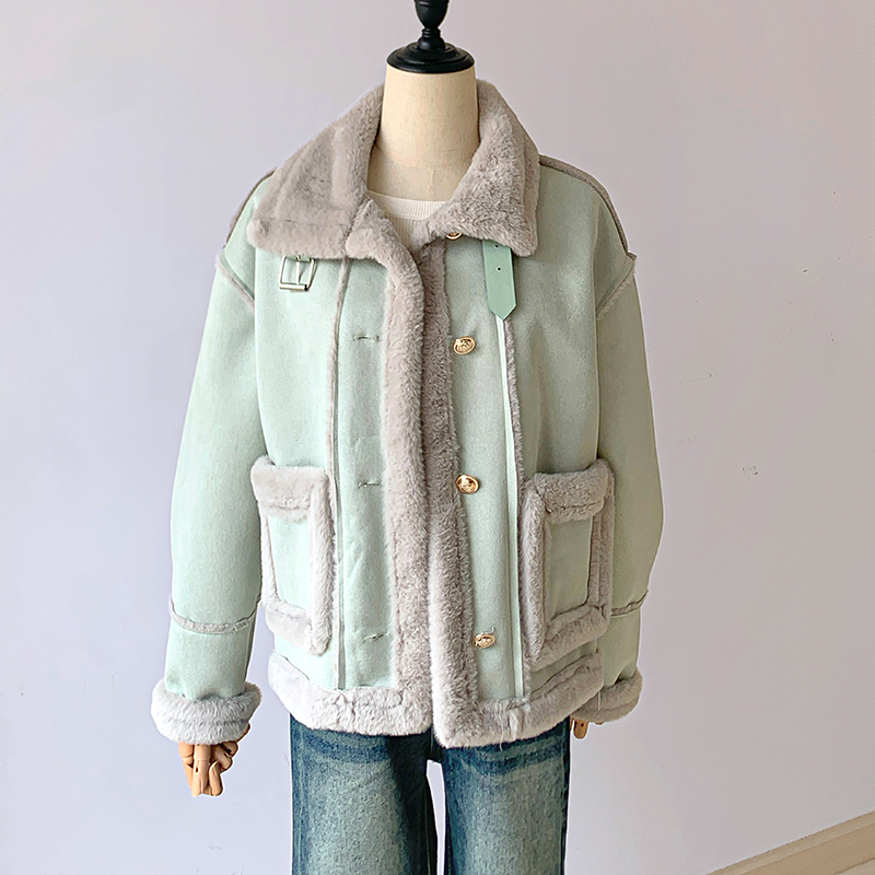 设计感翻领皮毛一体短外套女