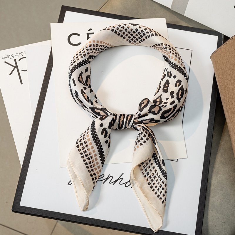 东大门新款豹纹70小方巾春夏百搭头巾发带职业商务时尚领巾小丝巾