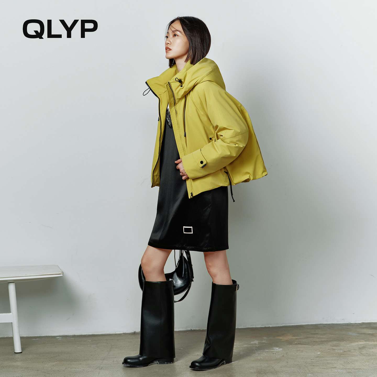 【小李专属】连帽短款羽绒服女 冬保暖抽绳设计百搭时尚上衣8663