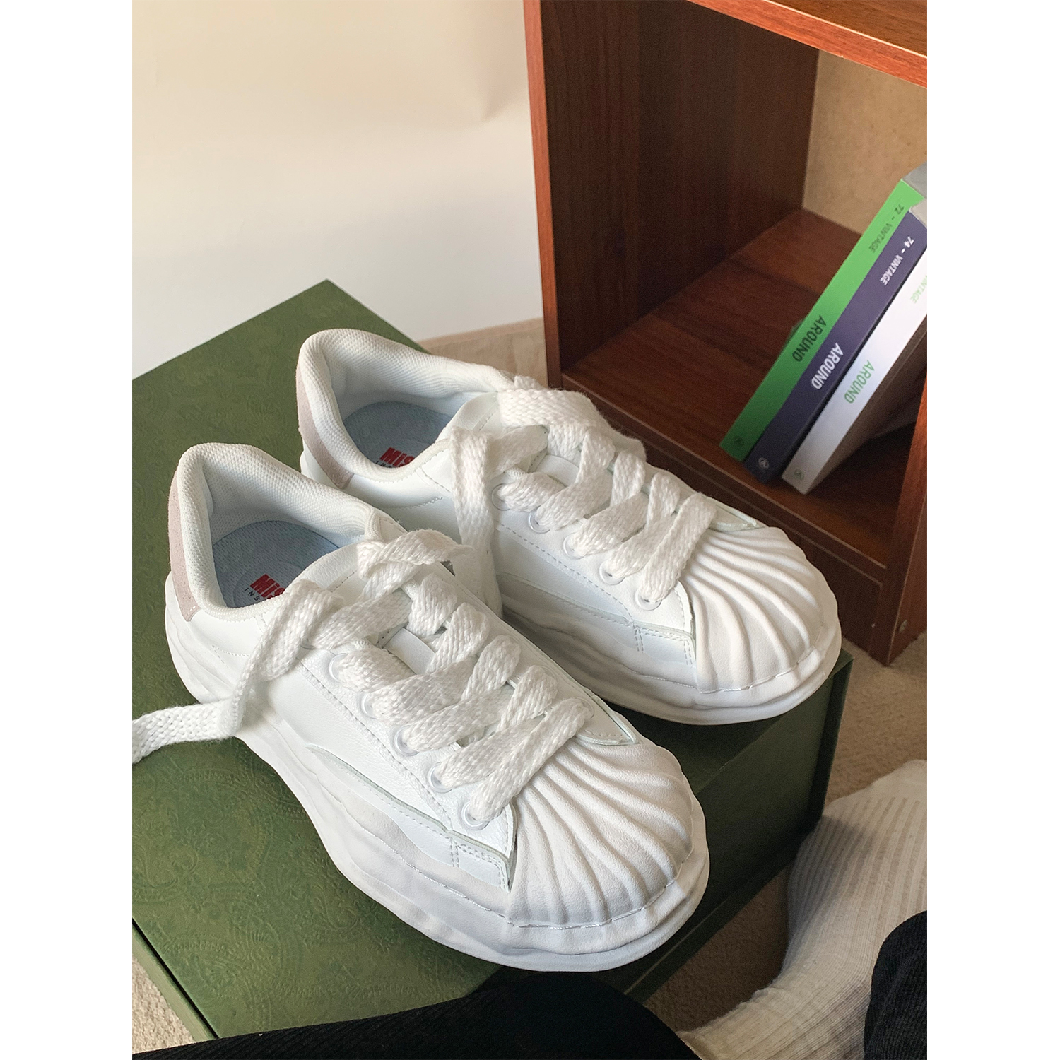 ins小众设计厚底贝壳头溶解鞋女