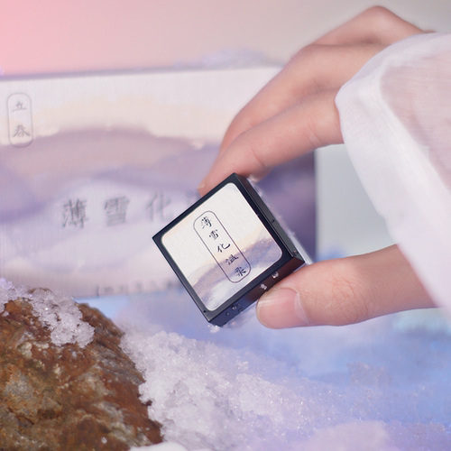 白裙少女淡雅花香丝帕香膏