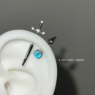 恶魔位高耳位耳钉拽酷设计感不对称耳骨钉蓝色澳宝尖锥龙爪球耳环