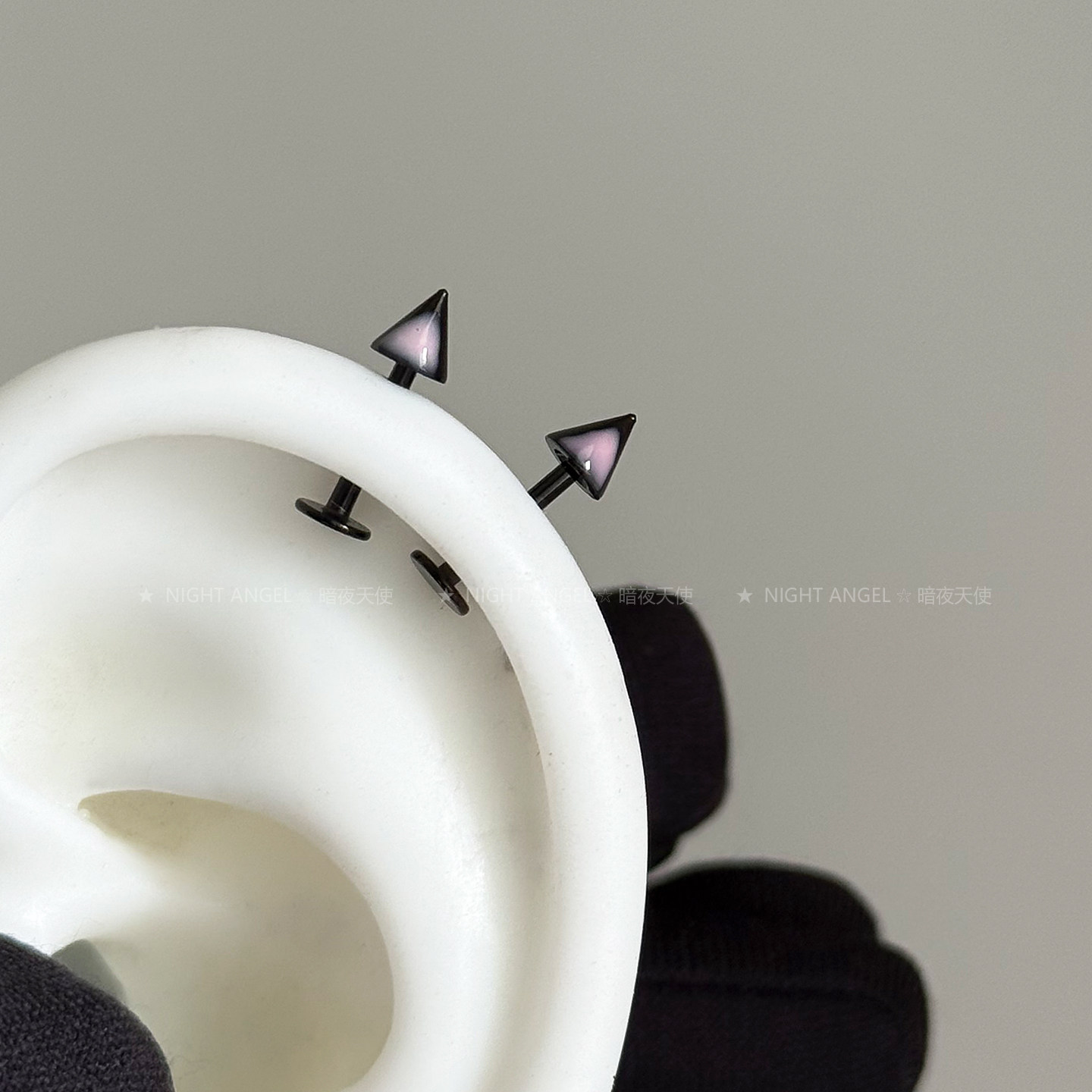 粉黑色猫耳朵尖锥恶魔钉耳轮钉图片