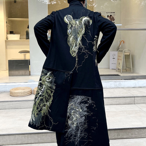 暗黑风刺绣动物园大衣