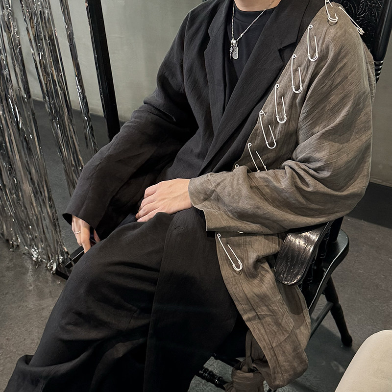 -EvanXX 原创暗黑风白别针挂饰亚麻飘带不规则薄西装