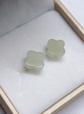 J096 约9mm老料天然和田玉四叶草耳钉s925银女款