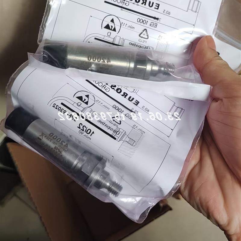 议价全新 SLC144TB-M8传感器 SLD723TCP-M8  振动传感器