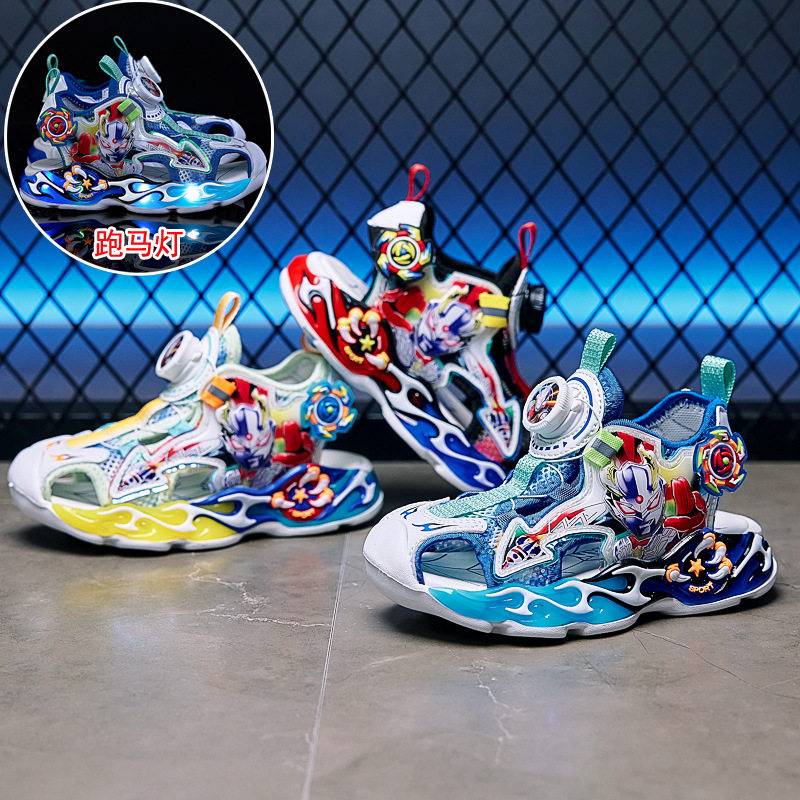 奥特曼包头凉鞋男童2026新款夏季儿童软底亮灯鞋男孩发光运动凉拖