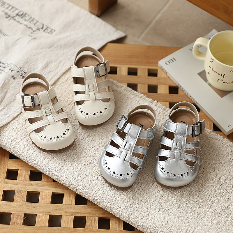 ins复古罗马凉鞋2026夏季新款韩版女童镂空包头公主鞋软底沙滩鞋