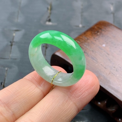 17号缅甸天然A货翡翠 T1056 内径18.3/7.2/3.8mm 阳绿半山水戒指