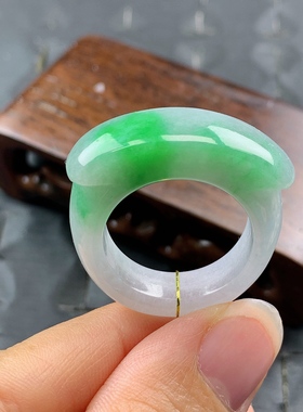 24号缅甸天然A货翡翠 T1060 内径20.5mm 飘阳绿马鞍戒指扳指