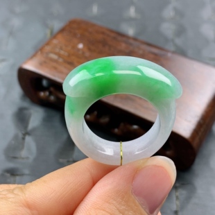 飘阳绿马鞍戒指扳指 内径20.5mm 24号缅甸天然A货翡翠 T1060