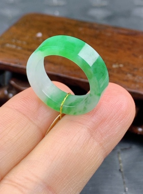 8号缅甸天然A货翡翠 T1113 内径15.2/5.5/2.9mm 飘阳绿方戒指环