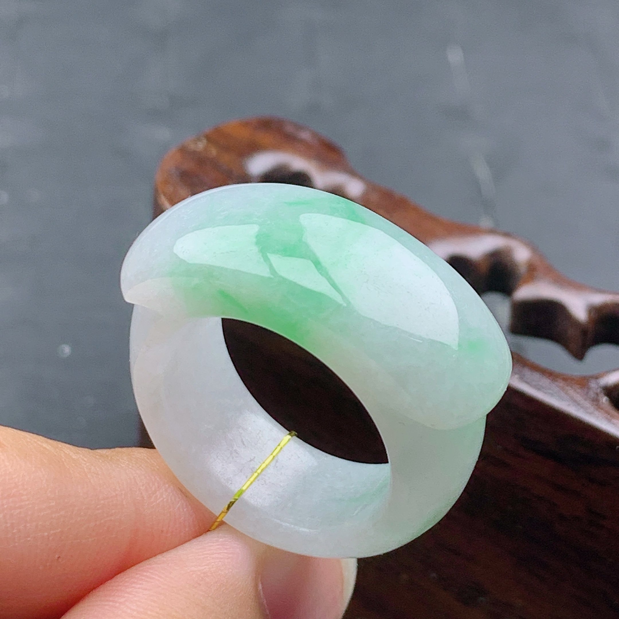 20-21号缅甸天然A货翡翠 T905 内径19.5/12/4mm 飘绿马鞍