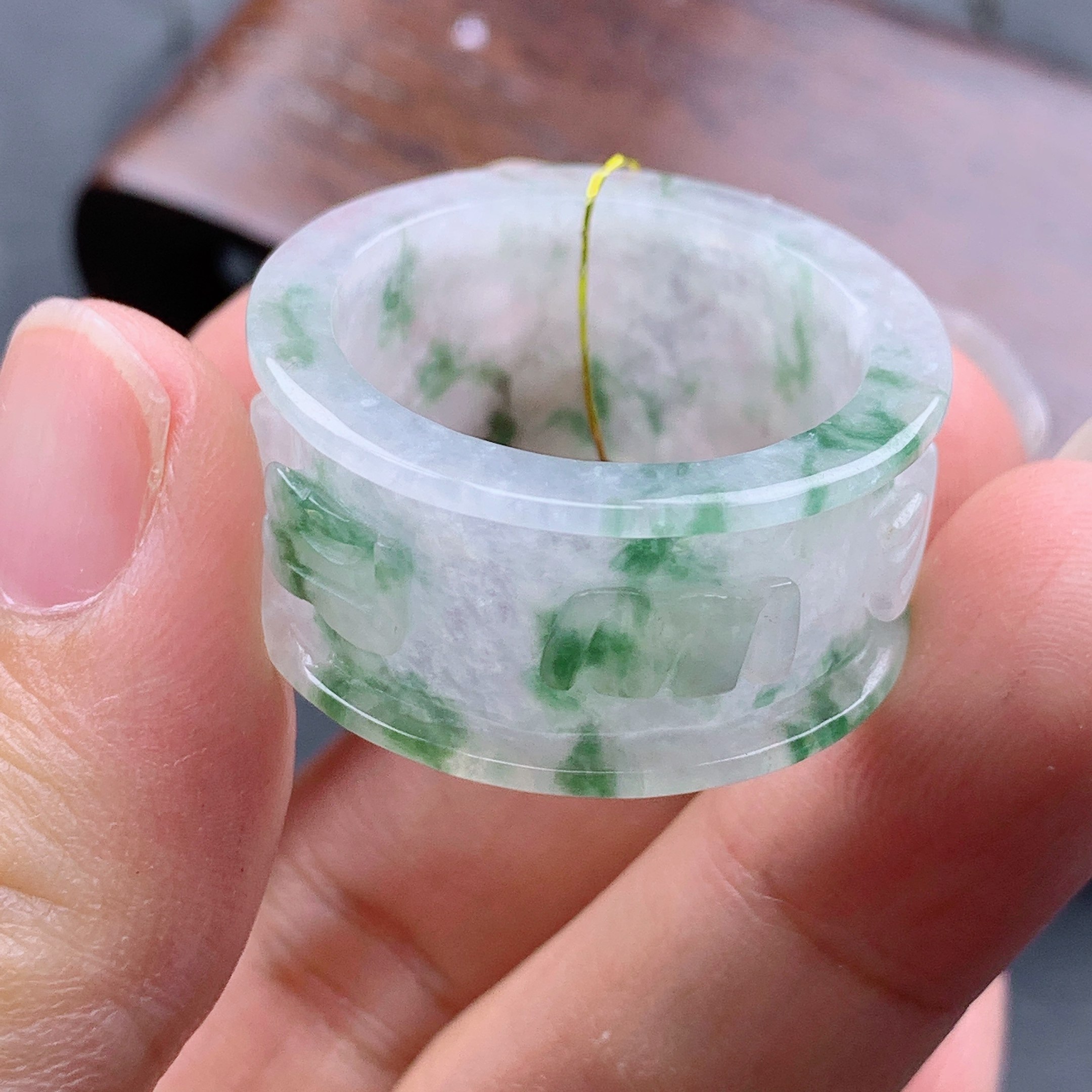 25-26号缅甸天然A货翡翠 T1003 内径21.3mm 飘花六字真言扳指