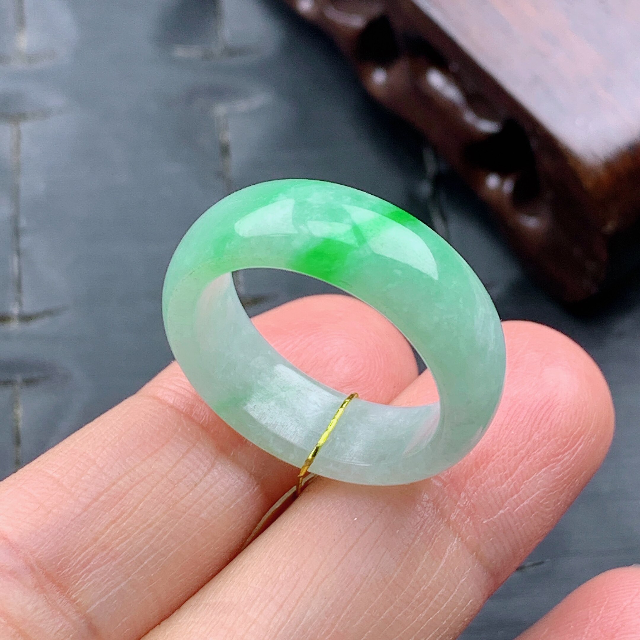 17号缅甸天然A货翡翠 T1037 内径18.3/7/3mm 飘绿戒指