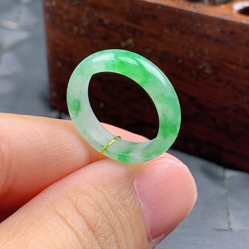 9号缅甸天然A货翡翠 T845 内径15.3/4.7/2.6mm 飘绿花戒指
