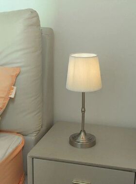 Metal Base Small Table Lamp 2200K Warm Light Bedside Dining
