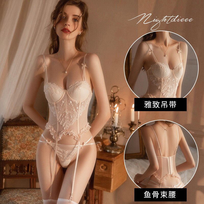 女性小众鱼骨束身小胸聚拢蕾丝刺文胸套装