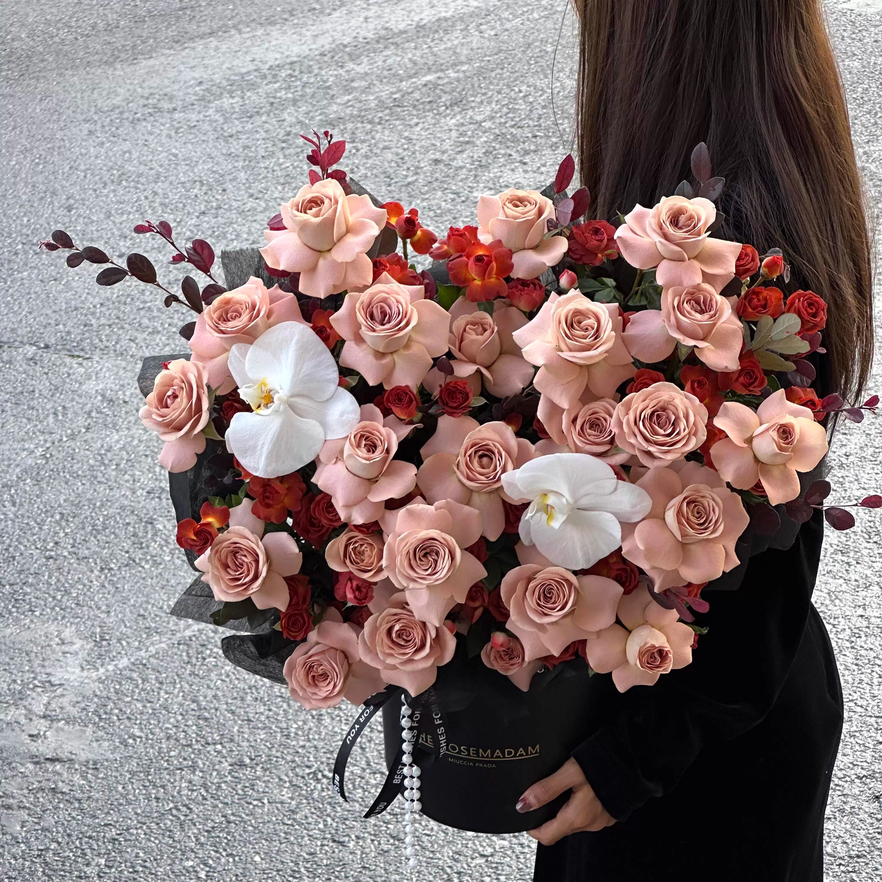 全国卡布奇诺玫瑰花束抱抱桶