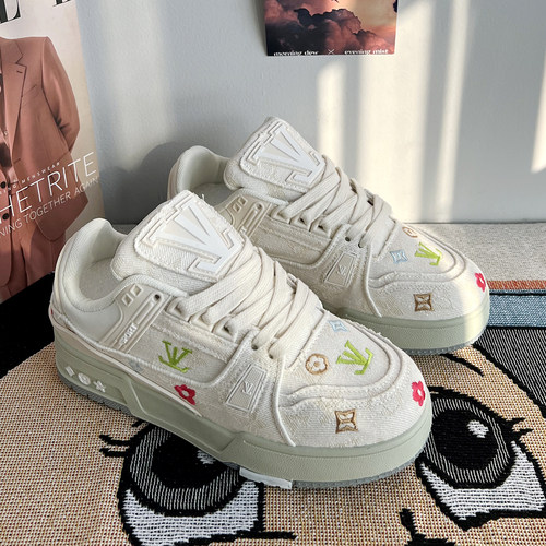 冬天鞋子男鞋百搭新款白色休闲板鞋 潮流增高小白鞋情侣面包鞋女