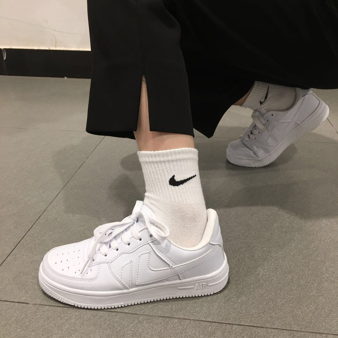 板鞋美式春季情侣白色面包鞋男潮 小白鞋休闲运动鞋女小众设计感,流行男鞋,单鞋,淘宝优惠券,粉丝福利购,淘宝优惠卷