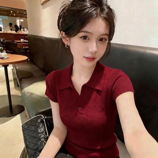 设计感polo领单扣针织短袖女夏季洋气红色显瘦薄款高级感修身上衣