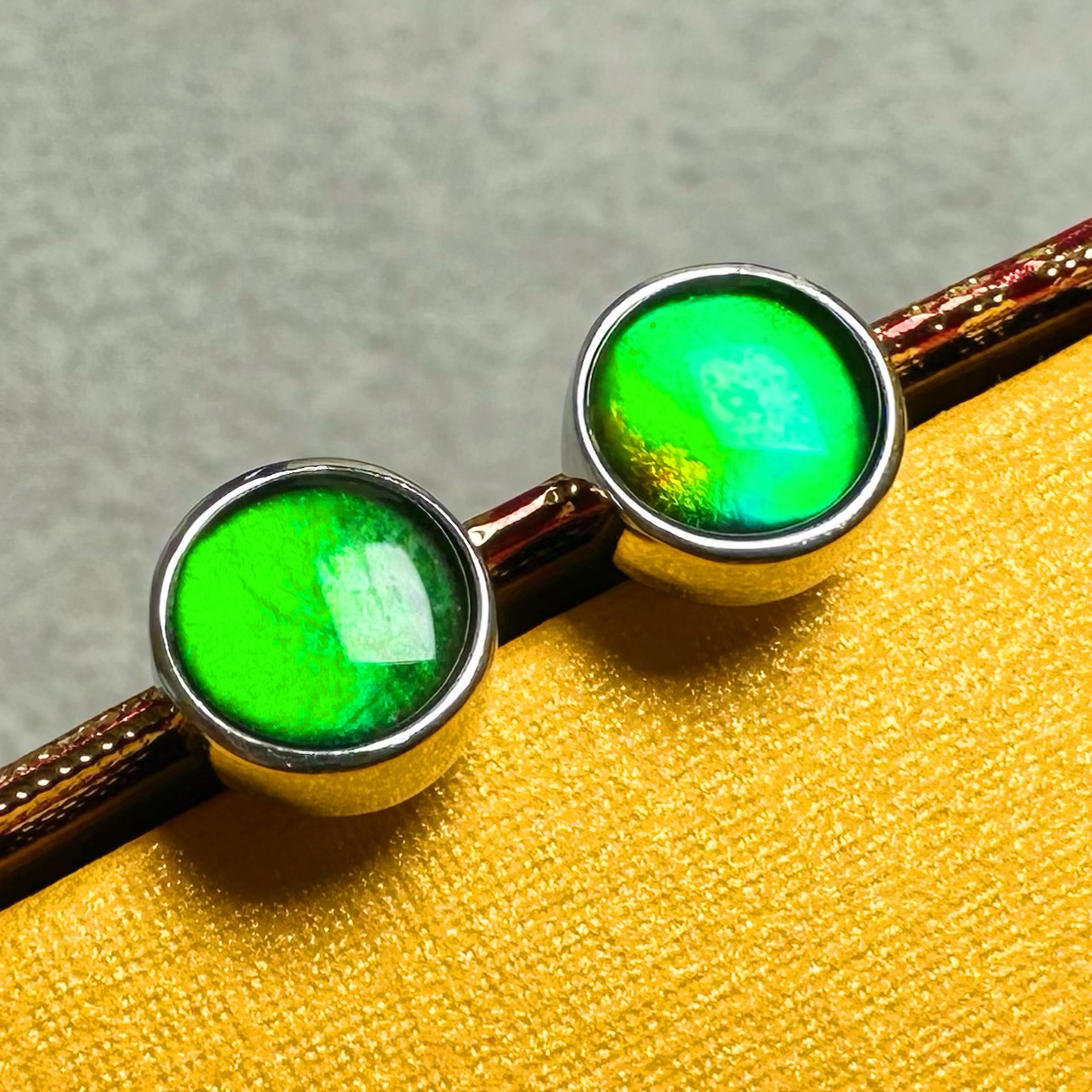 天然加拿大斑彩石耳钉925银耳钉水晶面覆膜