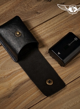 真皮索尼A9 A7R3 R5电池盒收纳富士X100Vi单反佳能相机电池包通用