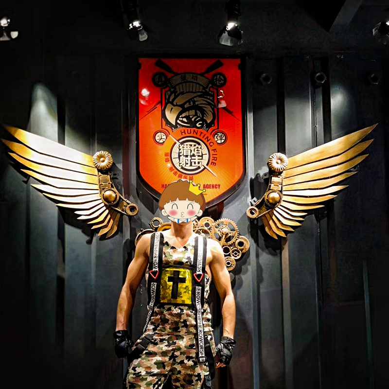 墙壁酒吧餐厅美陈齿轮翅膀软装