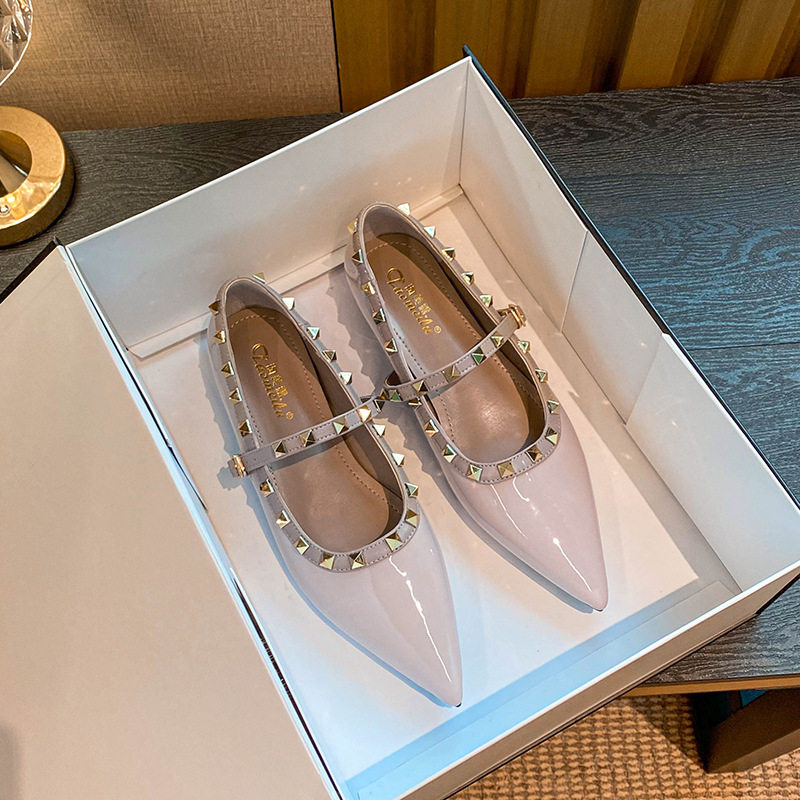 尖头铆钉平底单鞋女2026夏季浅口内增高软底3CM中跟瓢鞋大码女鞋